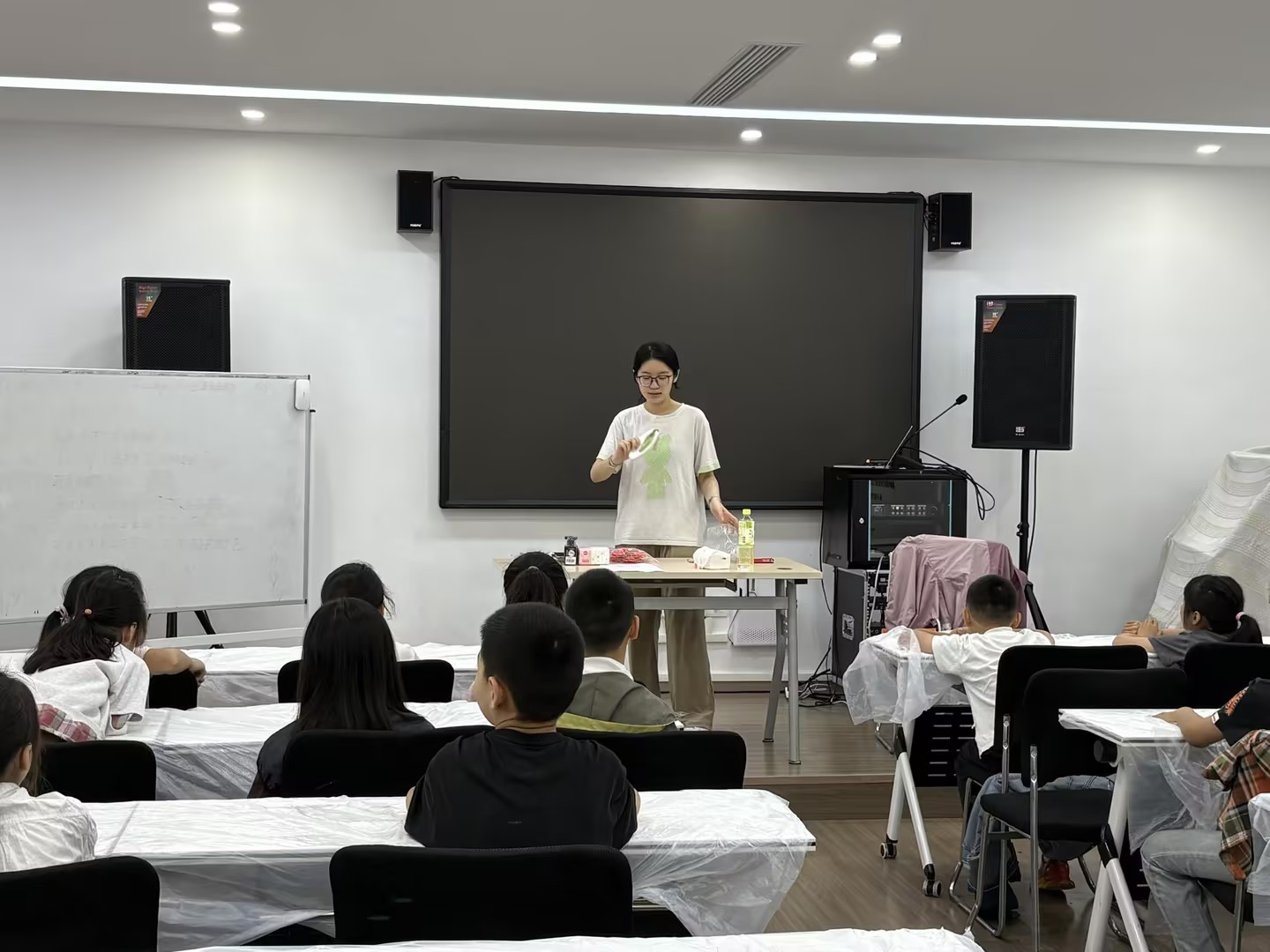 墨溅神韵，线构神魂  ——888vip优惠活动大厅青年志愿者服务队  社区支教活动